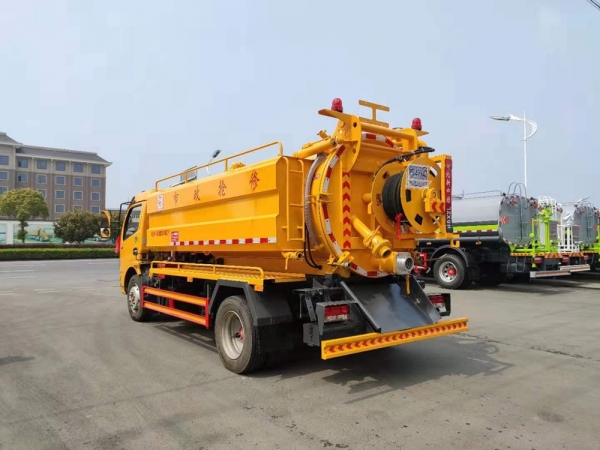 凱普特/東風多利卡D7清洗吸污車