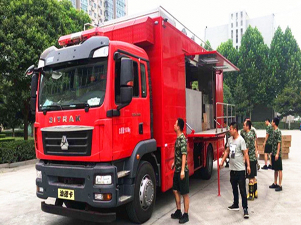 重汽燦德卡飲食保障車(chē)