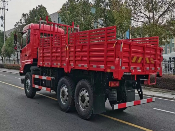 六驅運兵車