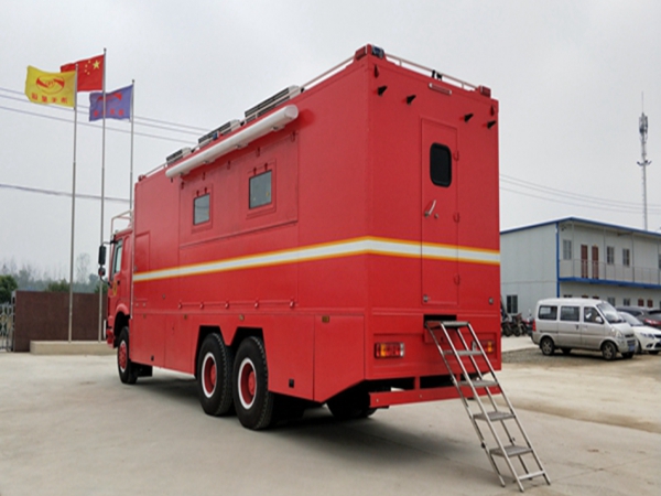 重汽豪沃飲食保障車(chē)