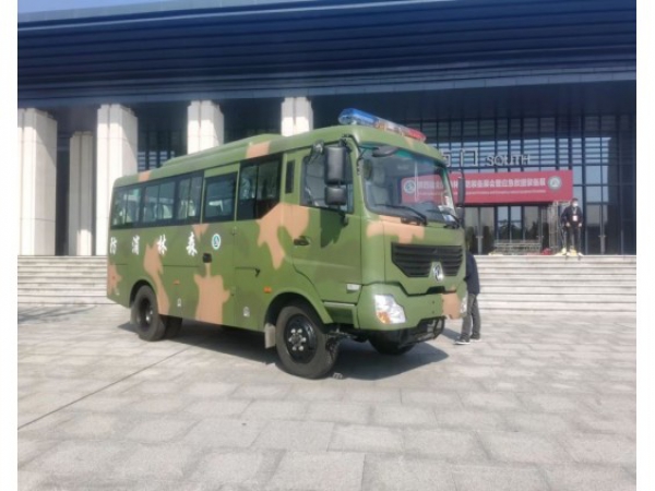 國(guó)六23座四驅(qū)運(yùn)兵客車(chē)